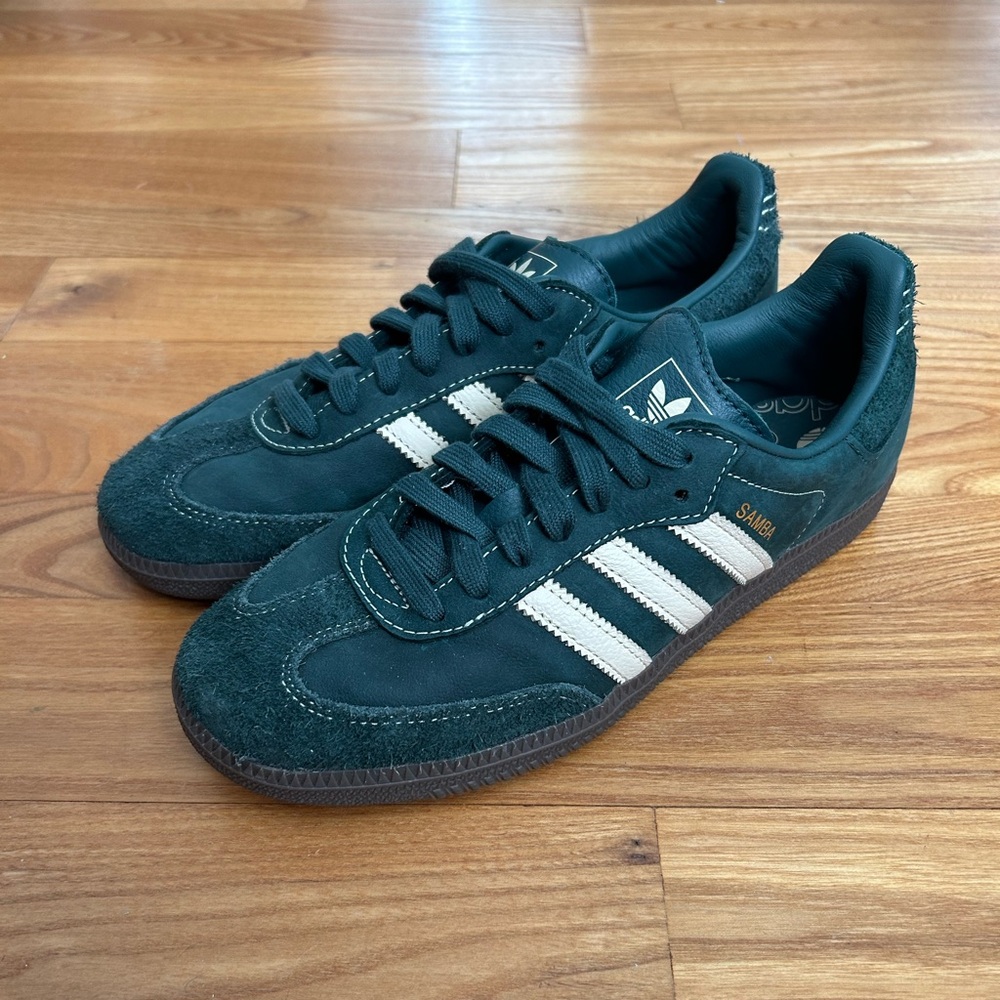 Adidas women’s sambas green 7.5